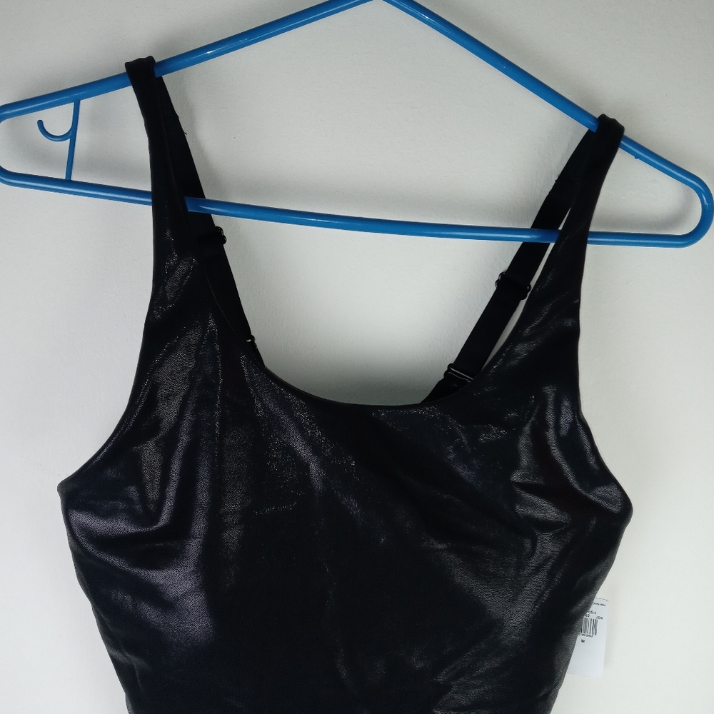 Old Navy Low Powersoft Sports Bra/Top Size M - Picture 2 of 13